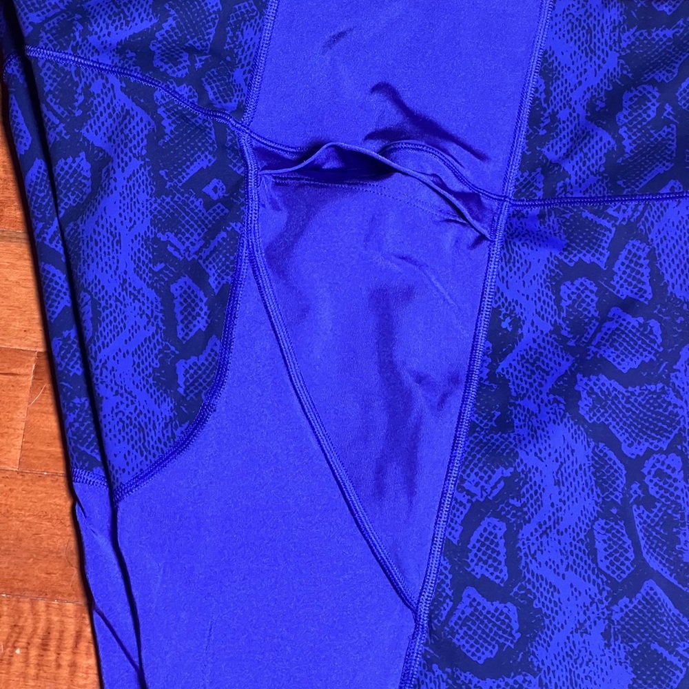 Savage X Fenty Deep Blue Snake-Print Leggings - Picture 8 of 9